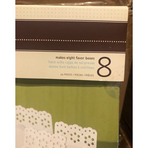 NWT MARTHA STEWART CRAFTS WHITE EMBOSSED FAVOR BOXES KIT OF 8 - Picture 3 of 7